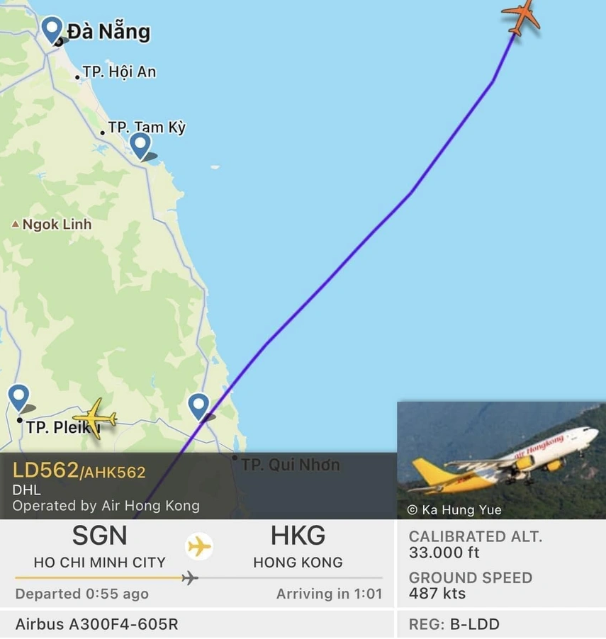 Vẫn có những chuyến bay đi qua vùng ảnh hưởng của bão Noru. Ảnh: FlightRadar24. Vẫn có những chuyến bay đi qua vùng ảnh hưởng của bão Noru. Ảnh: FlightRadar24.