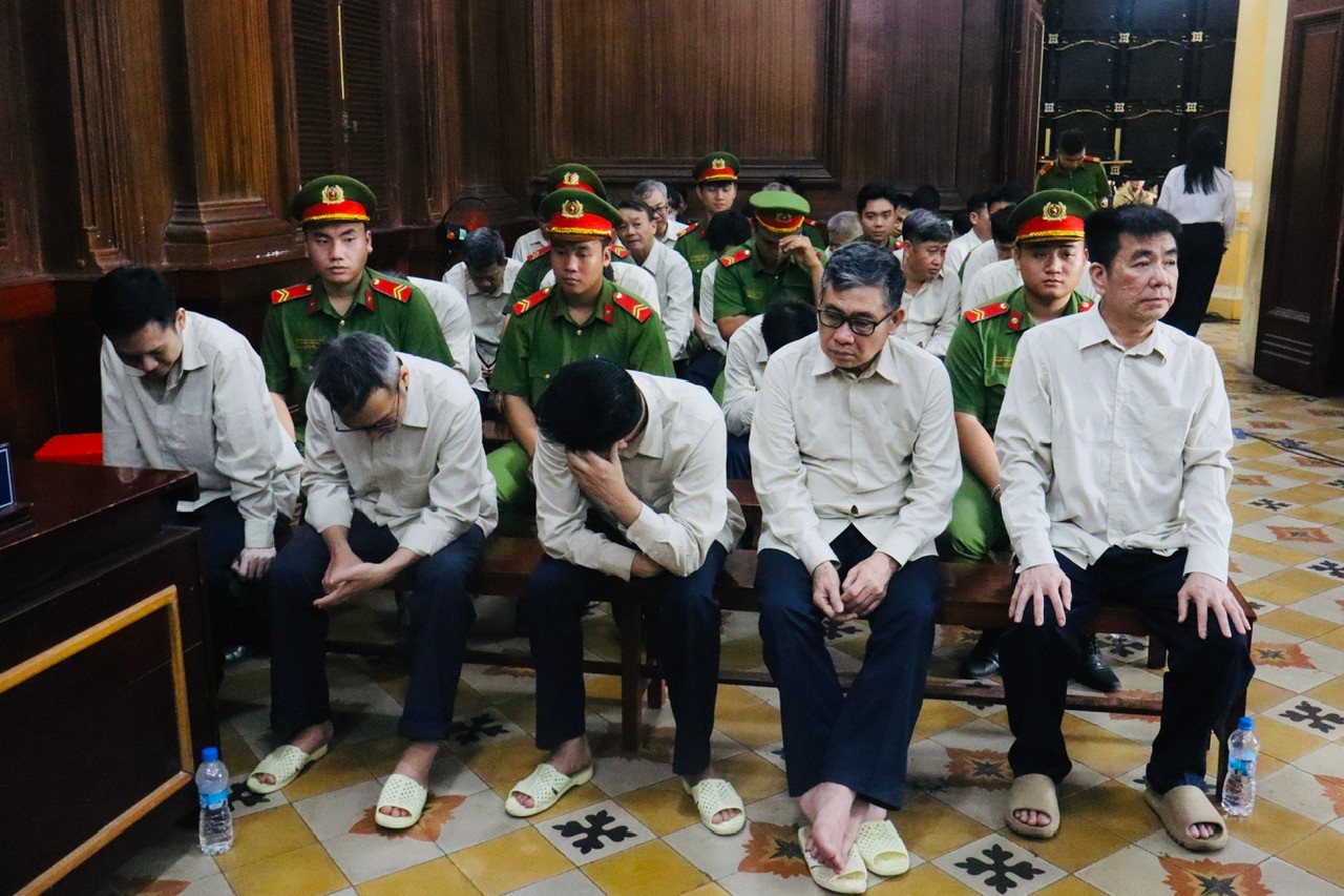 Các bị cáo tại phiên tòa sáng nay 27/3. Ảnh: Tân Châu Các bị cáo tại phiên tòa sáng nay 27/3. Ảnh: Tân Châu