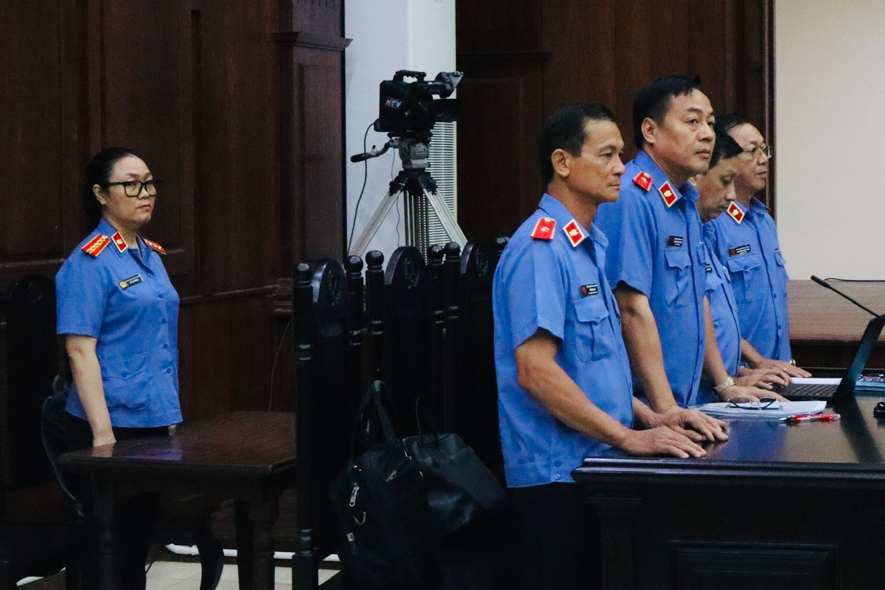 Đại diện Viện KSND cấp cao tại TPHCM tham gia phiên tòa sáng nay. Ảnh: Tân Châu