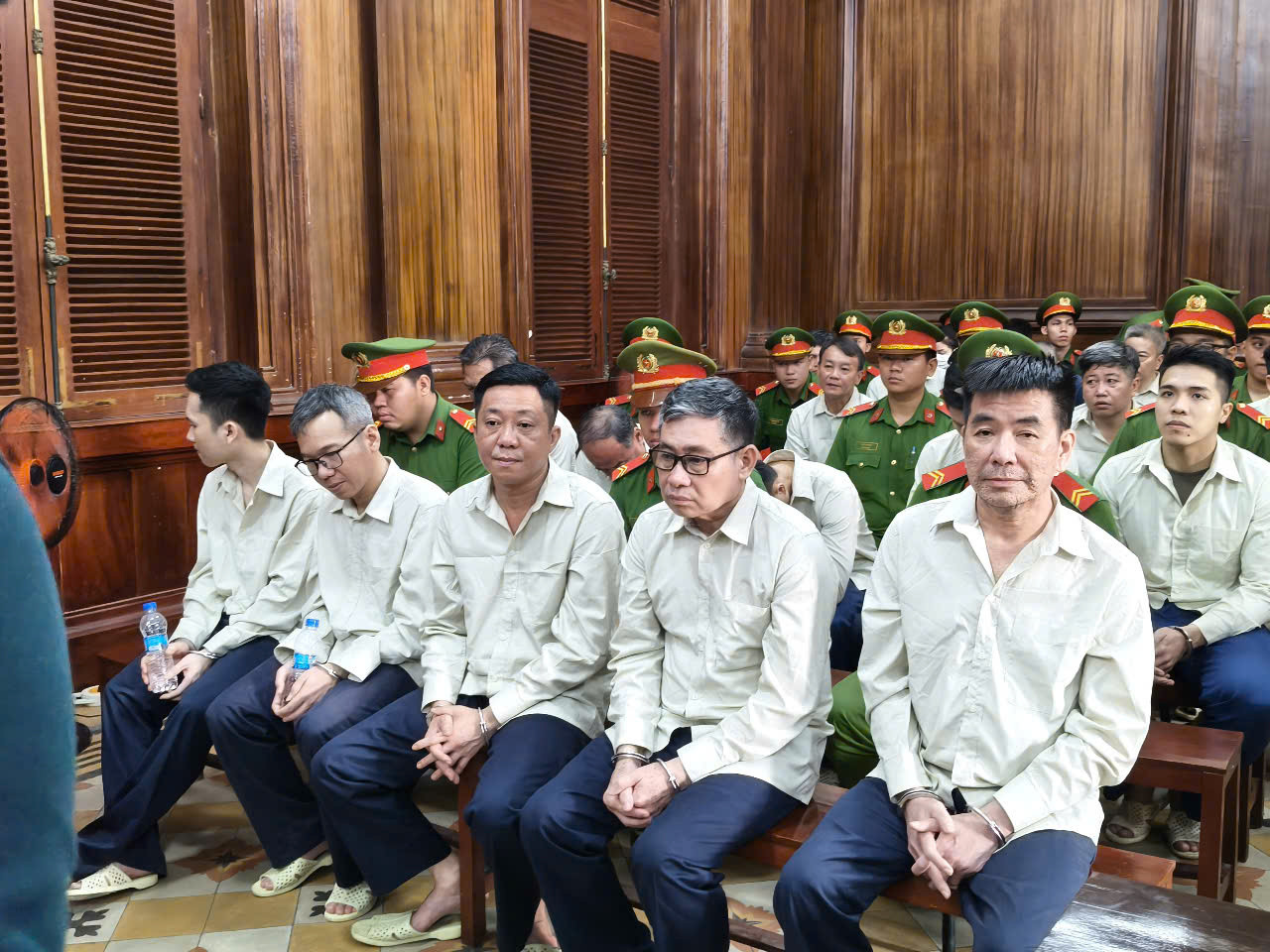 Các bị cáo tại phiên tòa.