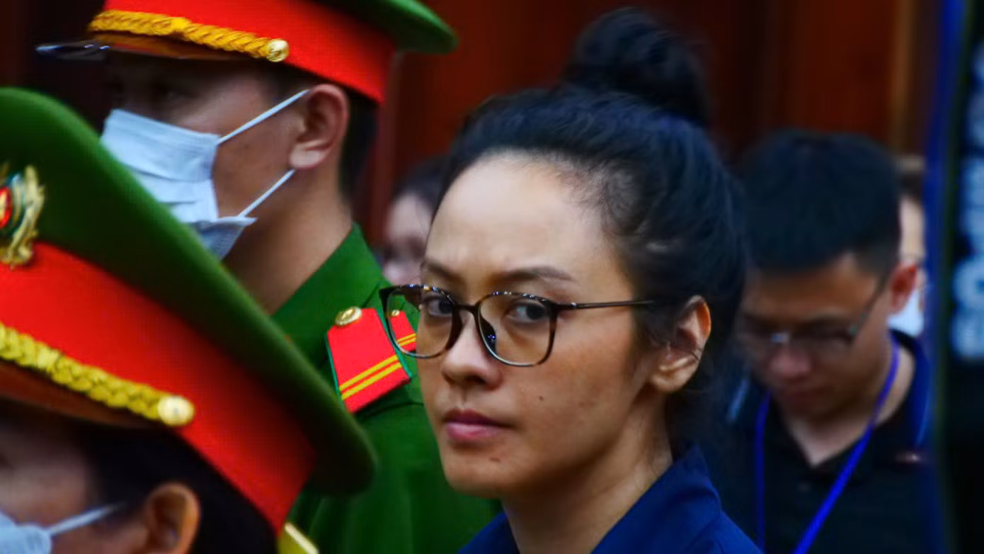 Bị cáo Trương Huệ Vân, cháu gái bà Trương Mỹ Lan tại phiên tòa phúc thẩm giai đoạn 2. Ảnh: Tân Châu