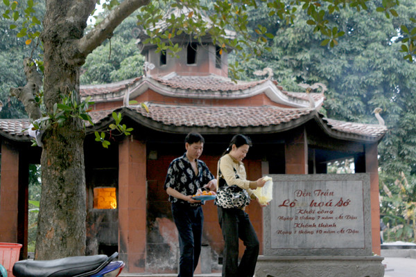 Nghi ngút khói tại lò hóa vàng