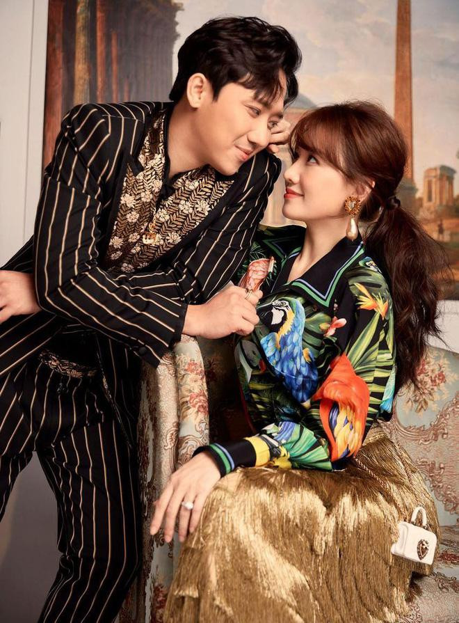 Những pha "tung hứng" hài hước giữa cặp đôi luôn khiến khán giả thích thú. Những pha "tung hứng" hài hước giữa cặp đôi luôn khiến khán giả thích thú.