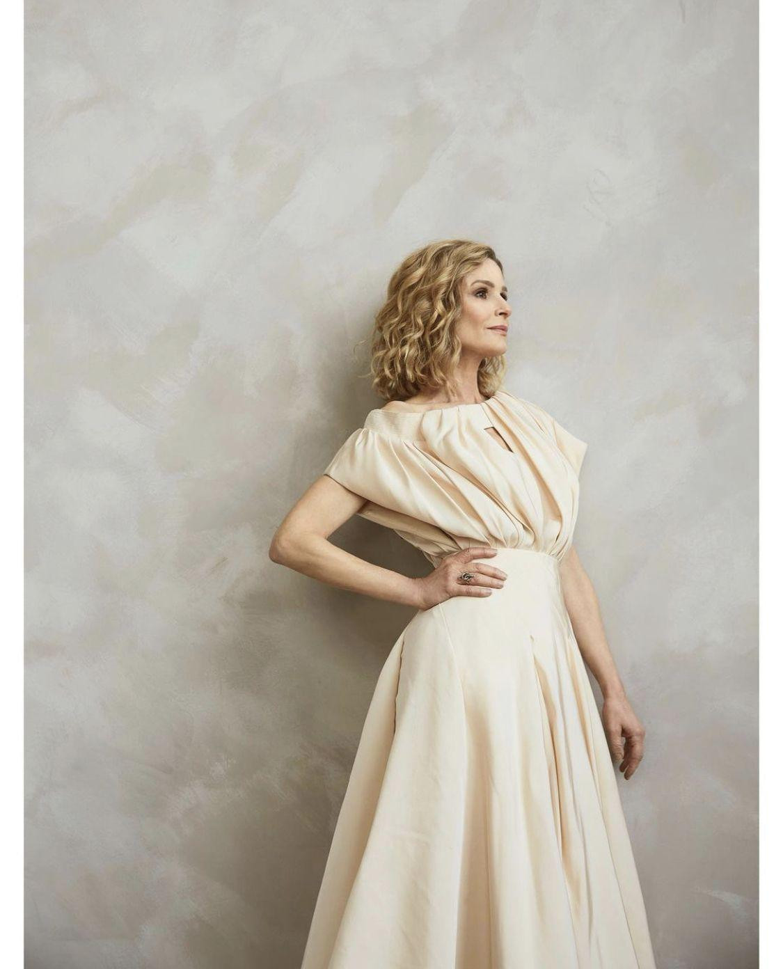 Nữ diễn viên Kyra Sedgwick yêu thích thiết kế của NTK Việt.