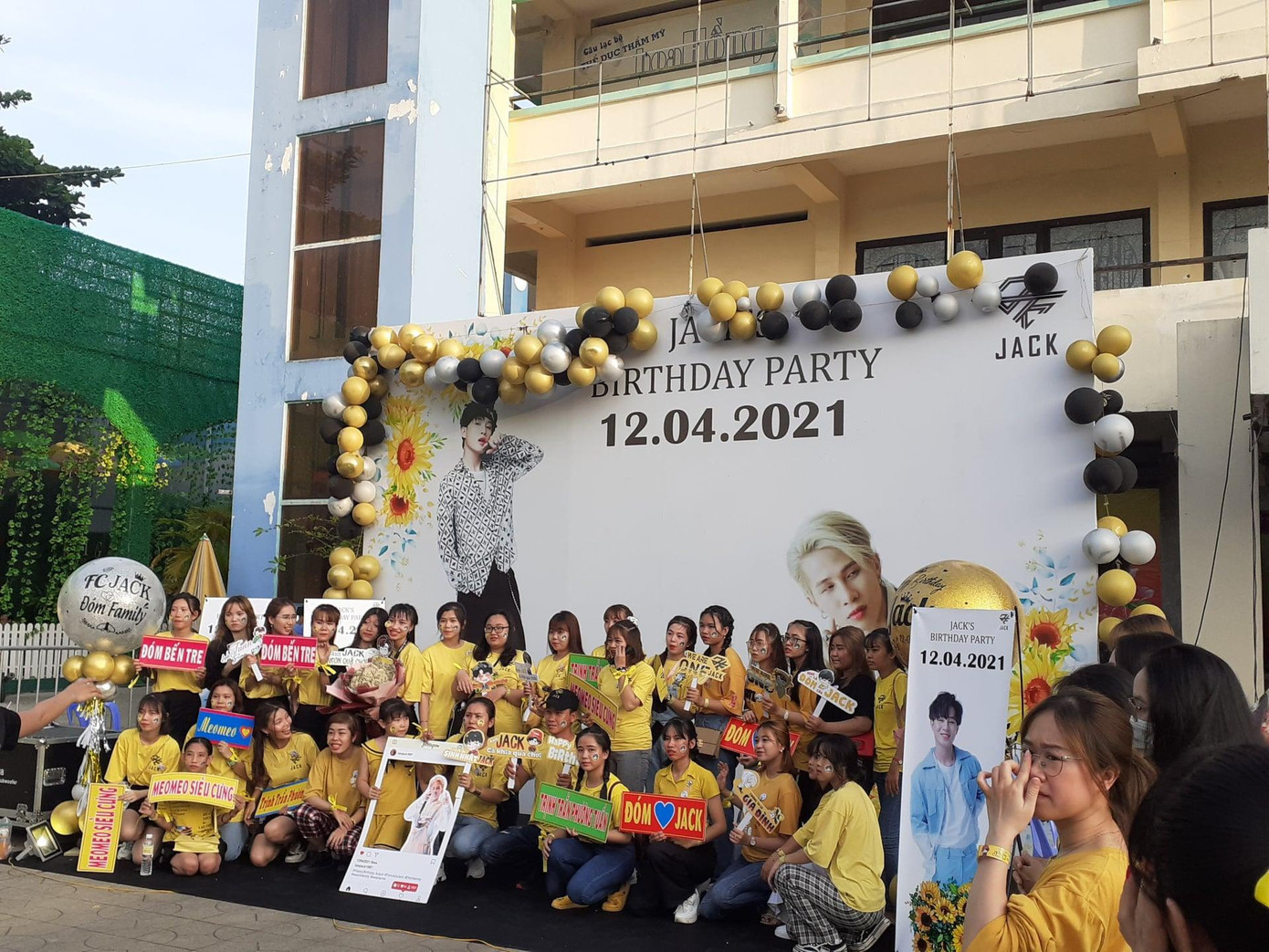 Các fan của Jack đã đến đông đủ trước khi sự kiện diễn ra. Các fan của Jack đã đến đông đủ trước khi sự kiện diễn ra.