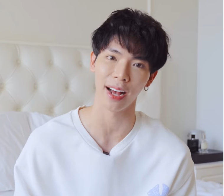 Hình ảnh Erik trong video clip.