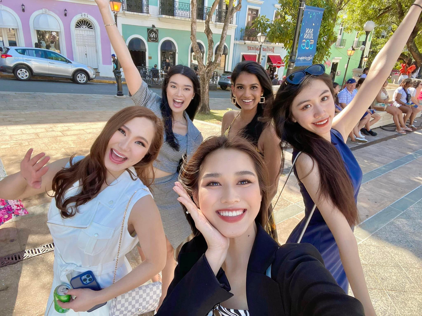 Hình ảnh của Đỗ Thị Hà và các thí sinh tại cuộc thi. Hình ảnh của Đỗ Thị Hà và các thí sinh tại cuộc thi.