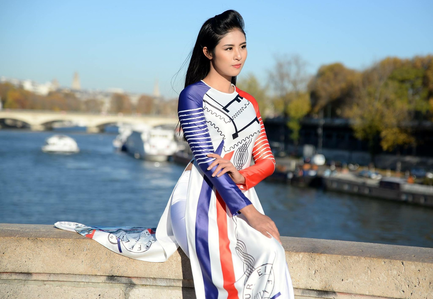 Để thực hiện bộ sưu tập này, Hoa hậu Ngọc Hân đã phải dành 2 tháng để chuẩn bị. Để thực hiện bộ sưu tập này, Hoa hậu Ngọc Hân đã phải dành 2 tháng để chuẩn bị.