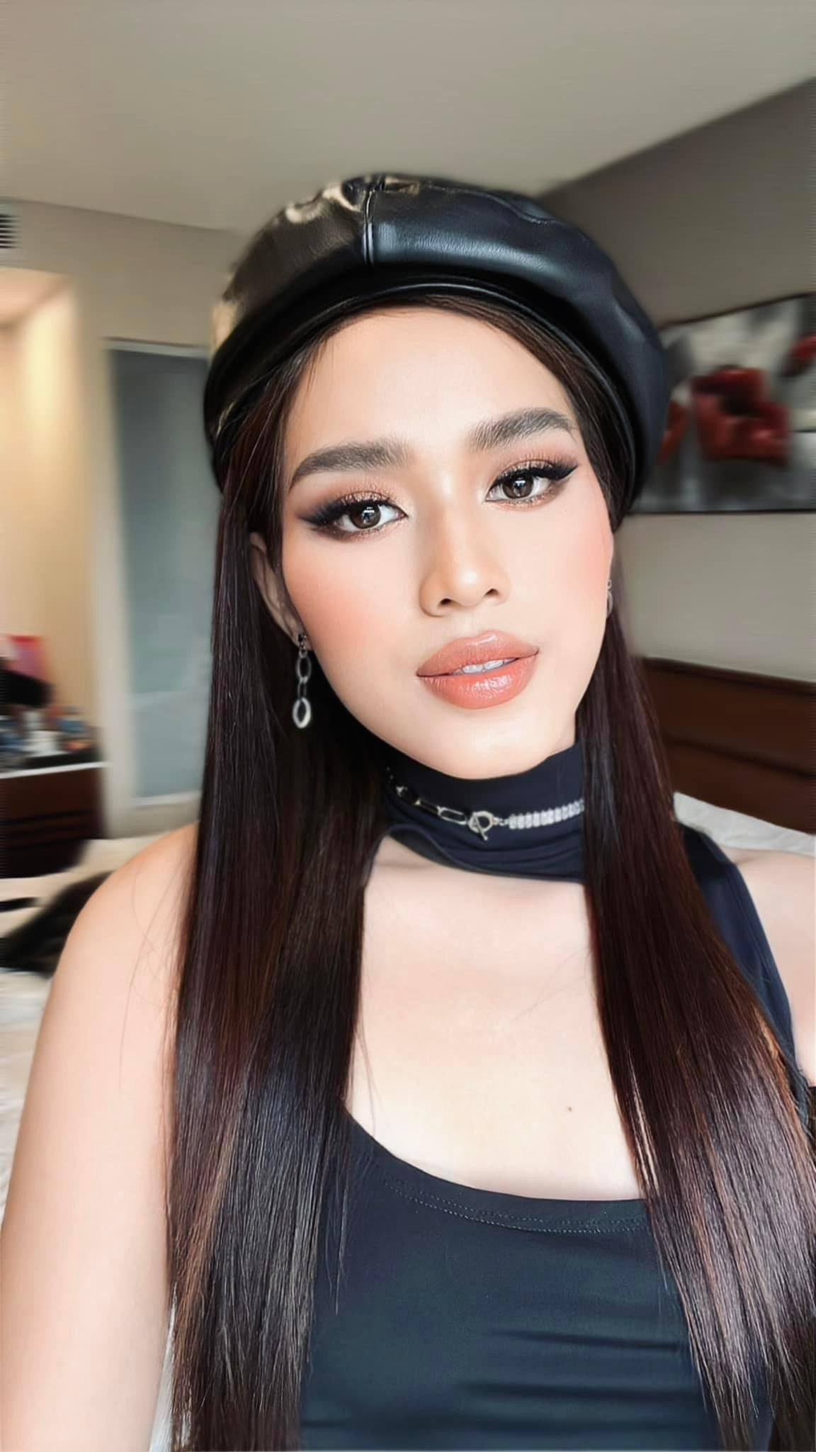 Nhan sắc quyến rũ, kiêu sa của Đỗ Thị Hà trước giờ lên đường đi thi Miss World khiến fans thêm yên tâm cô sẽ toả sáng ở đêm chung kết.