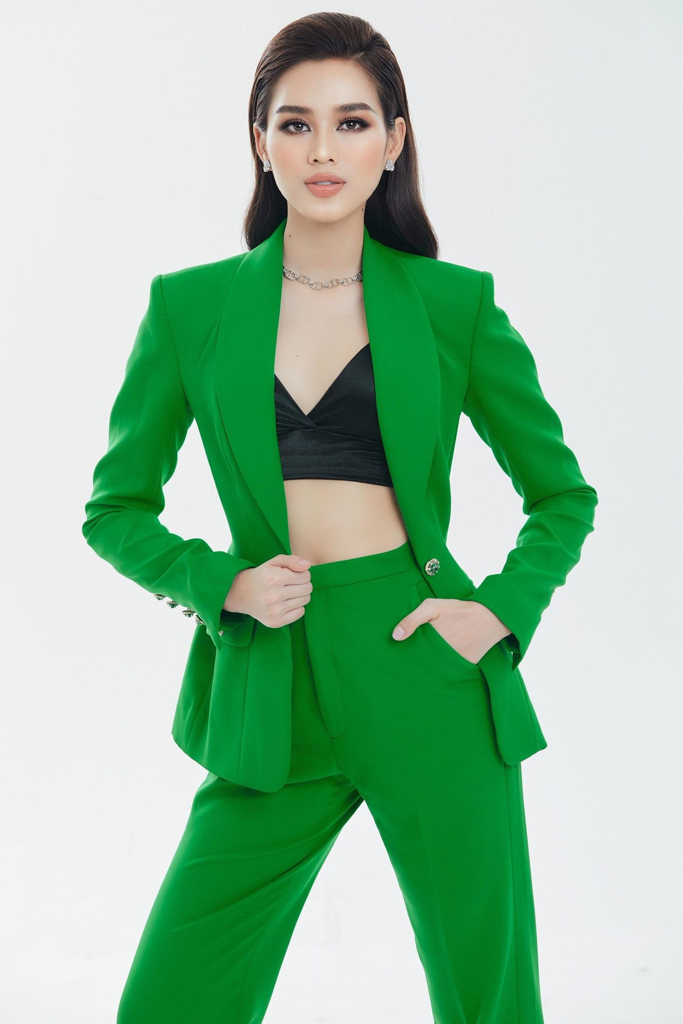 Đại diện Việt Nam ghi dấu ấn trong vòng phỏng vấn kín.