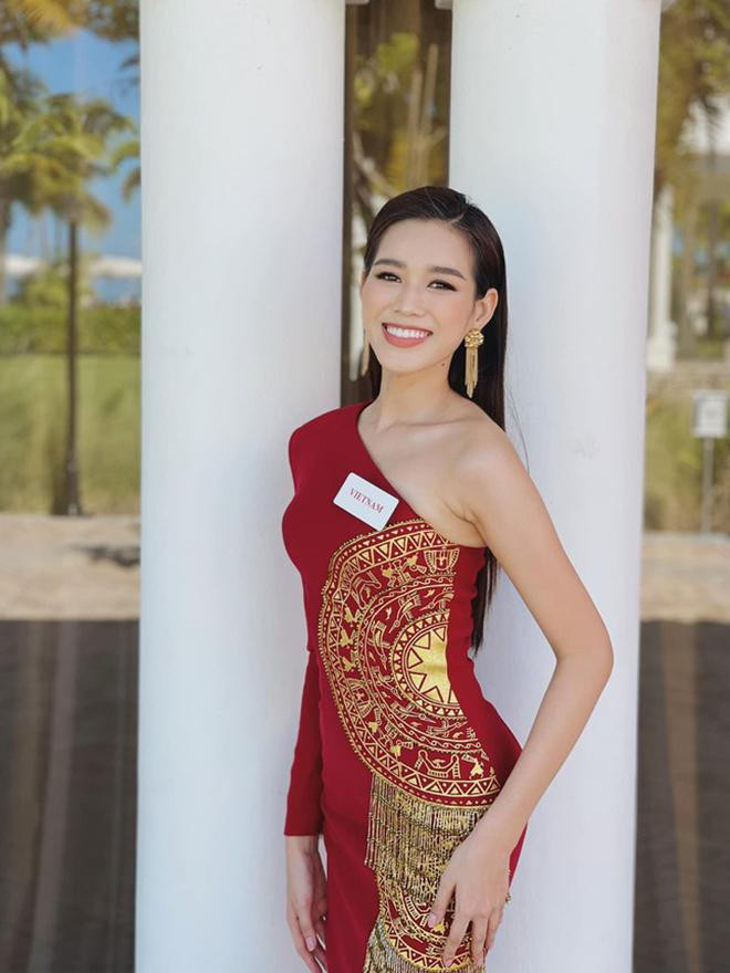Sau phần thi tài năng, Đỗ Thị Hà bước vào phần thi phụ quan trọng nhất tại Miss World đó là Head to Head Challenge. Người đẹp chọn bộ váy lệch vai hoạ tiết trống đồng cho phần thi này. Tại phần thi này Đỗ Thị Hà có dịp thuyết trình về Dự án Nhân ái xây nhà cho người dân vùng lũ đồng thời chia sẻ về quỹ học bổng của mình. Với sự tự tin khi thuyết trình bằng tiếng Anh, người đẹp Việt Nam đã xuất sắc đi tiếp vào vòng 2 của phần thi này.