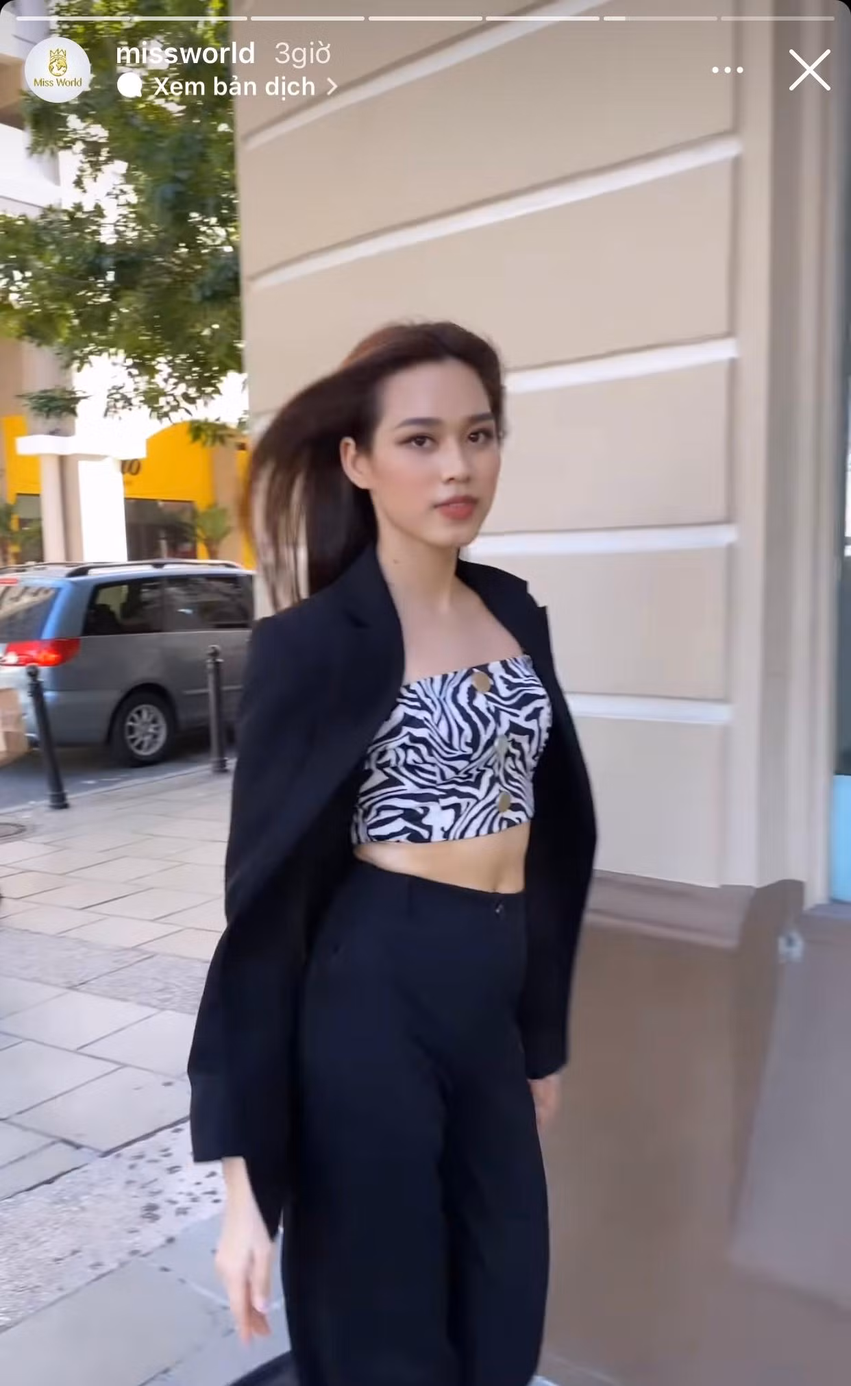 Người đẹp xứ Thanh có dịp thể hiện kỹ năng catwalk ấn tượng. Người đẹp xứ Thanh có dịp thể hiện kỹ năng catwalk ấn tượng.
