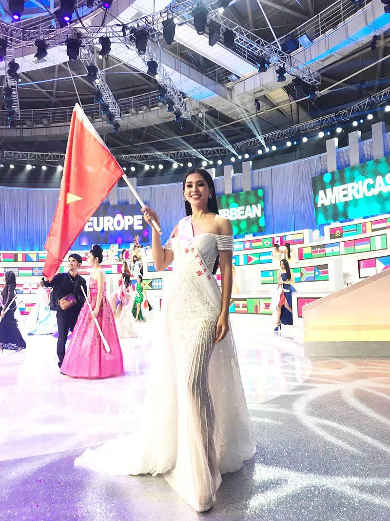 Tuy nhiên, thiếu một chút may mắn nên Hoa hậu Tiểu Vy đã dừng chân ở Top 30 Miss World 2018, để lại nhiều tiếc nuối trong lòng khán giả nhưng trên hết là niềm thán phục bởi sự cố gắng và trưởng thành thần tốc của nàng hậu 18 tuổi.