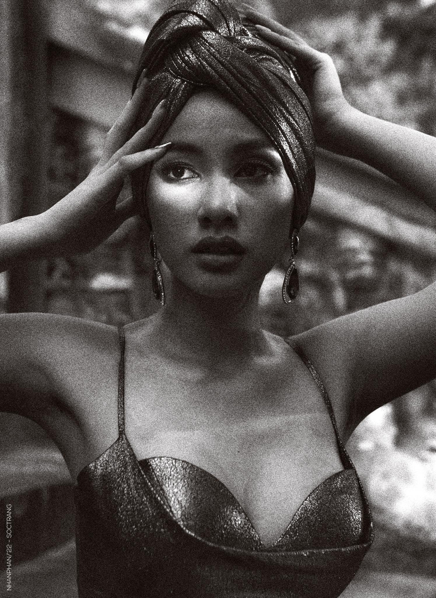 Người đẹp Cẩm Đan hoá quý cô cổ điển cực kỳ quyến rũ.