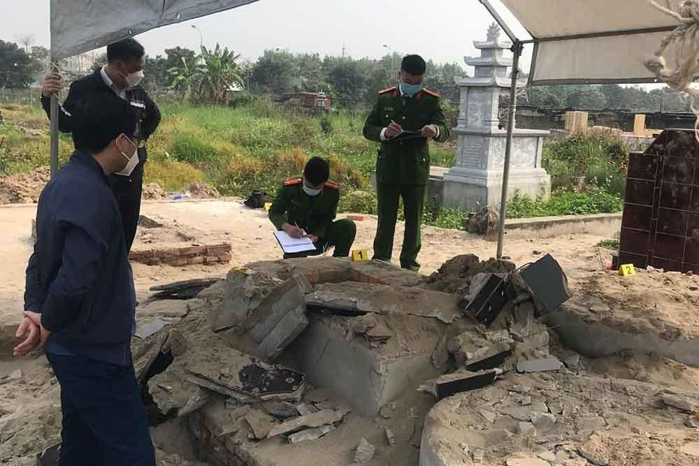 Công an tổ chức khám nghiệm hiện trường. Ảnh: GĐ Công an tổ chức khám nghiệm hiện trường. Ảnh: GĐ