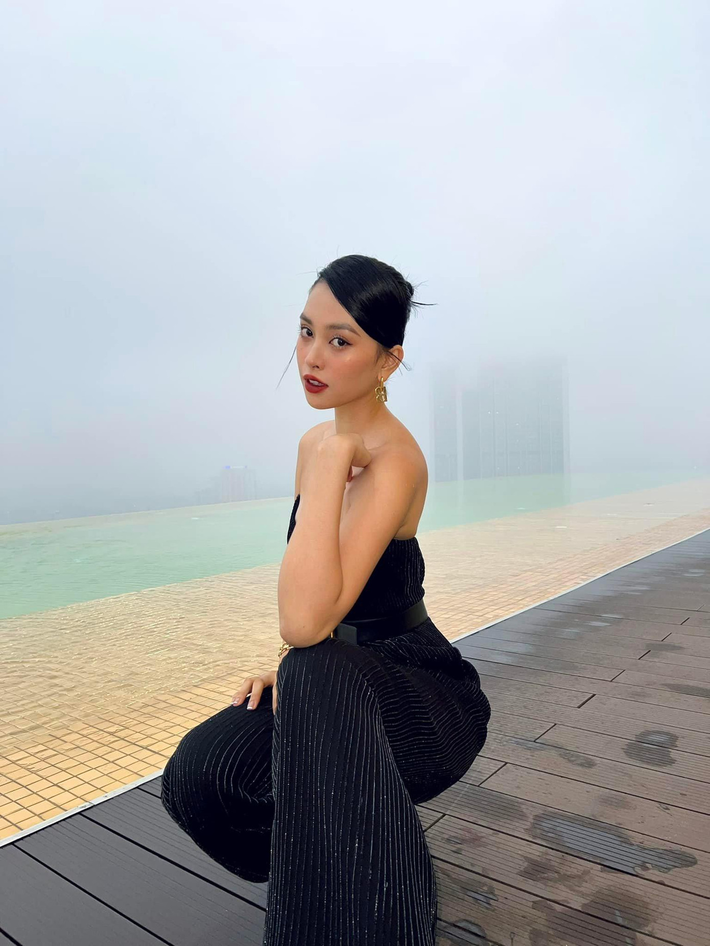 Thiết kế cúp ngực giúp Hoa hậu Việt Nam 2018 khoe trọn bờ vai trần quyến rũ và vòng một nóng bỏng. Thiết kế cúp ngực giúp Hoa hậu Việt Nam 2018 khoe trọn bờ vai trần quyến rũ và vòng một nóng bỏng.