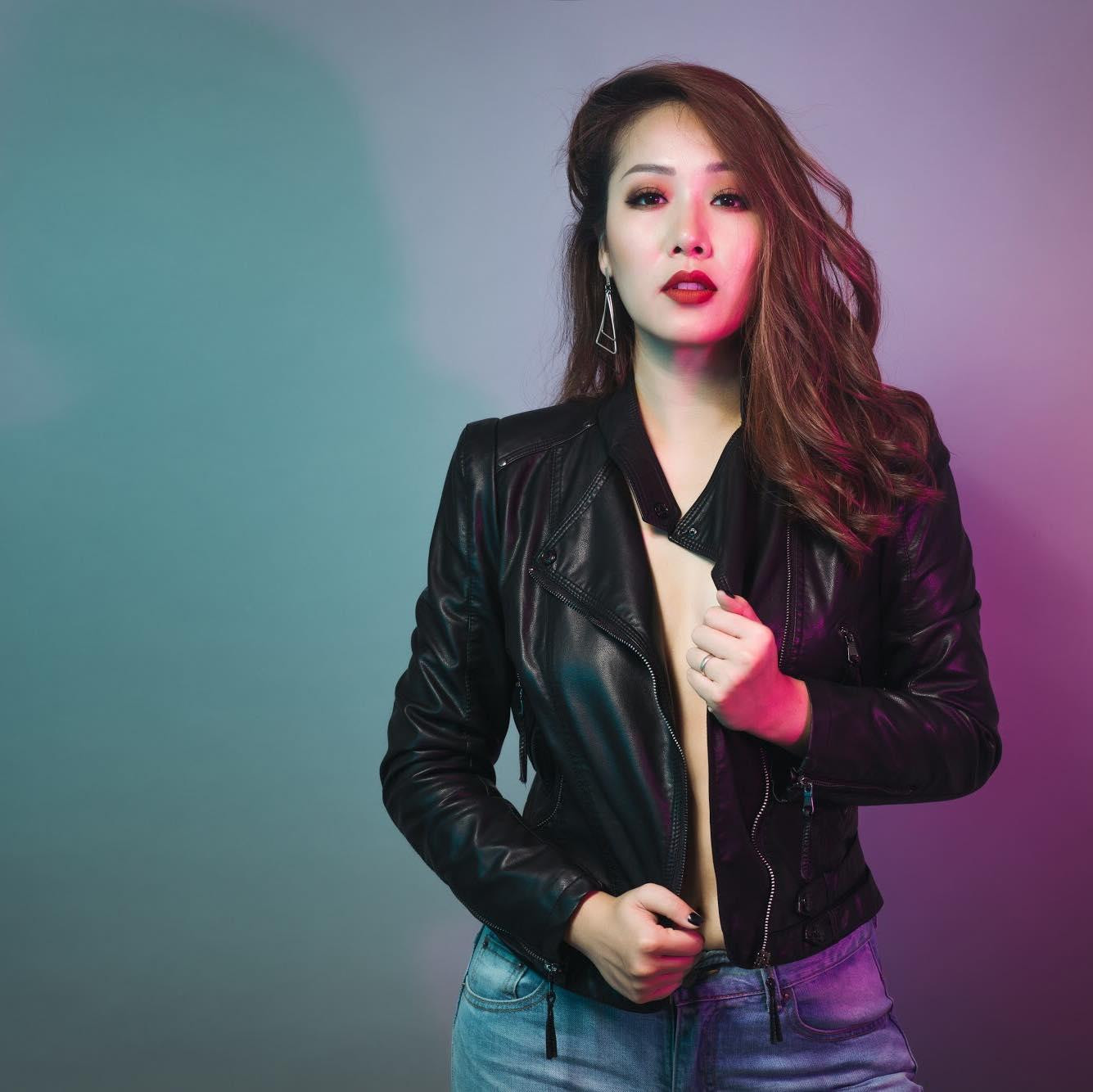 Người đẹp cũng không ngần ngại thử nghiệm nhiều phong cách thời trang khác nhau, đôi khi rất cá tính!