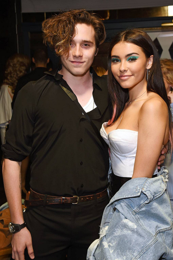 Không nội y, ca sĩ Mỹ tham gia MV Sơn Tùng M-TP tự tin khoe vòng 1 trên phố ảnh 4