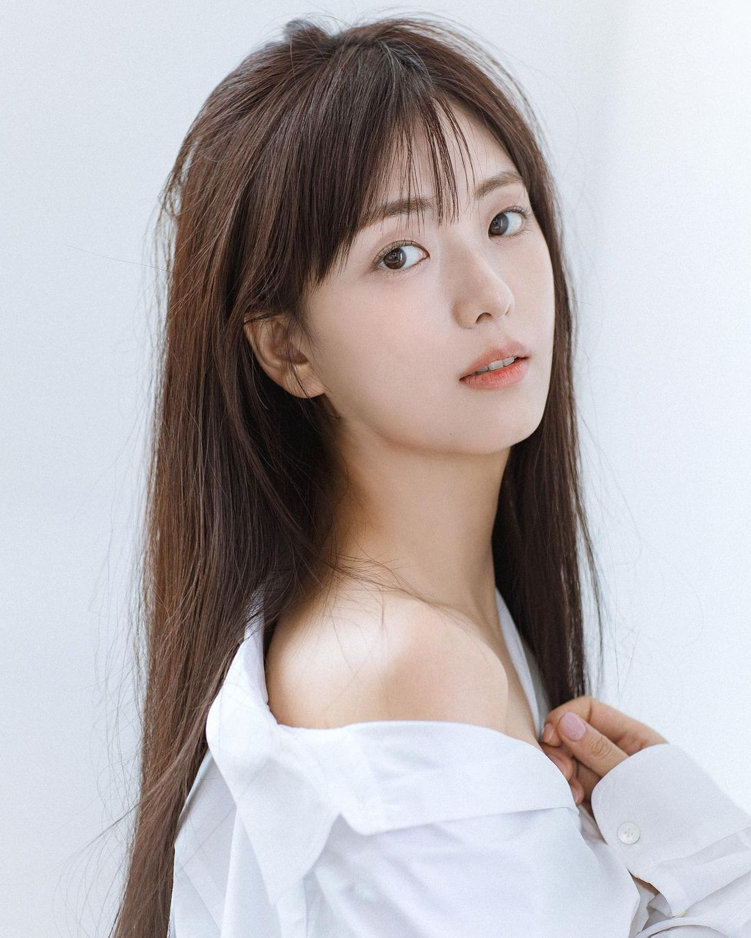 Ji Yoon có ngoại hình không thua kém các mỹ nhân hàng đầu Kbiz. Ảnh: IG.