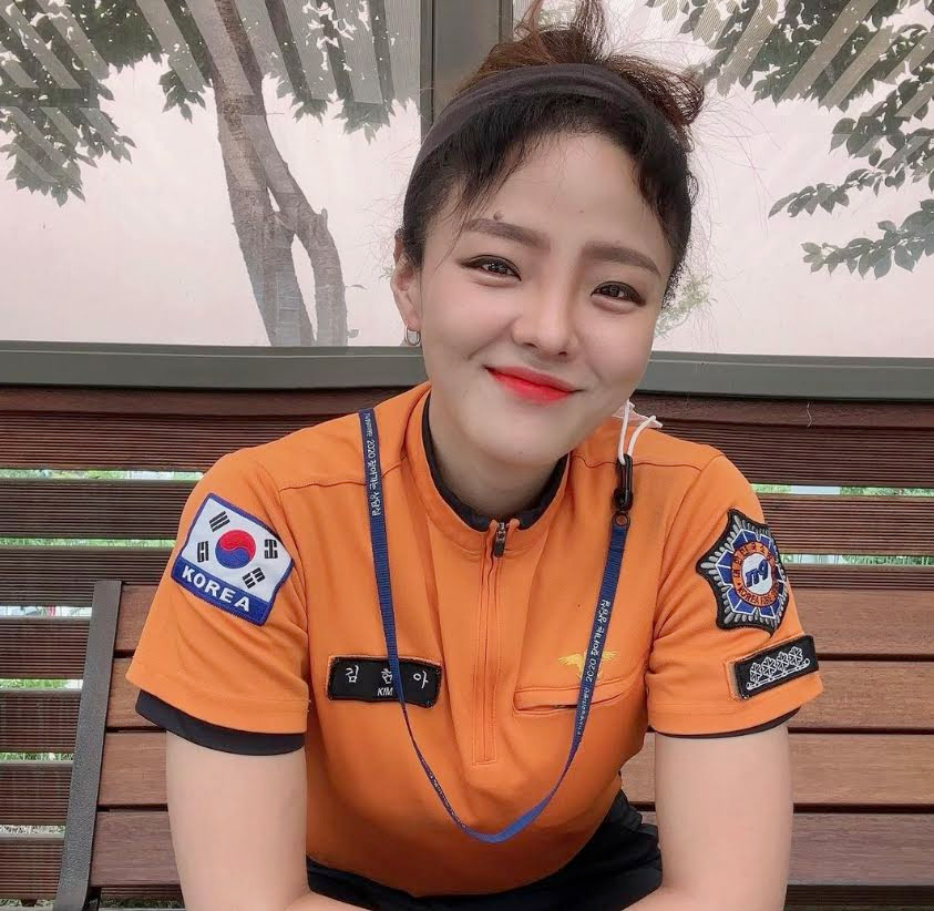 Kim Hyun A không hoạt động nhiều trên mạng, chỉ sử dụng tài khoản Instagram sau khi chương trình bắt đầu phát sóng. Dù vậy, cô được nhiều lời khen xinh đẹp trong bộ đồng phục.