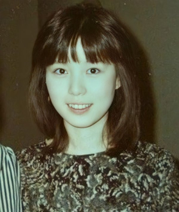 Im Ye Jin (SN 1960) bắt đầu sự nghiệp từ năm 1974, được mệnh danh là "Em gái quốc dân" đời đầu nhờ vẻ ngoài duyên dáng và ngây thơ. Bên cạnh đó, bà cũng là "Tình đầu quốc dân" đầu tiên của màn ảnh xứ Hàn.