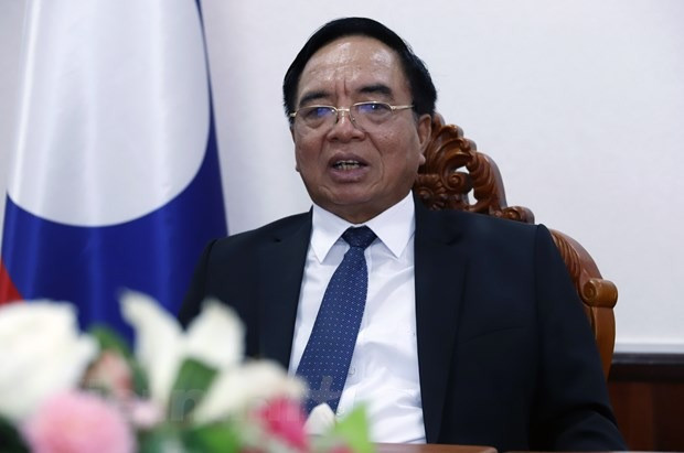 Ông Khamjane Vongphongsy, Bộ trưởng Kế hoạch Đầu tư, Chủ tịch Hội Hữu nghị Lào - Việt, đang trả lời phỏng vấn phóng viên TTXVN tại Lào. (Ảnh: Phạm Kiên/Vietnam+)