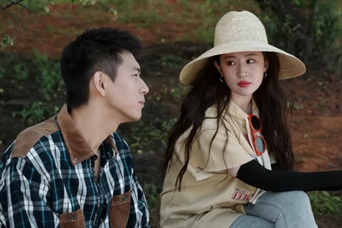 Meet Yourself (Đi đến nơi có gió) đánh dấu sự hợp tác của “Thần tiên tỷ tỷ” Lưu Diệc Phi và tài tử kém tuổi Lý Hiện. Phim khai thác chủ đề tình yêu, chữa lành của những người trẻ ở độ tuổi 30. Trong phim, nhân vật của Lưu Diệc Phi do đau buồn trước cái chết của người bạn thân nhất đã chuyển đến sống tại ngôi làng vùng nông thôn. Chuyến đi này không chỉ giúp cô chữa lành vết thương lòng mà còn tìm được tình yêu của đời mình. Phim có điểm Douban là 8,7/10.