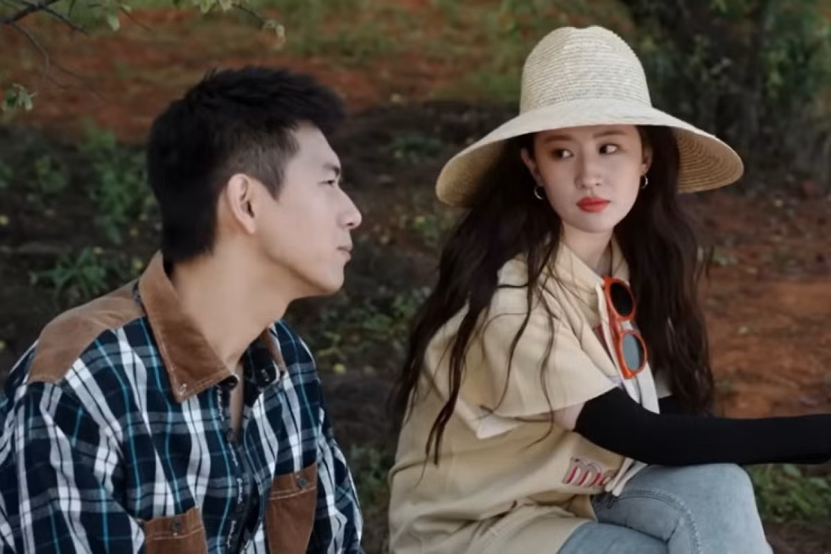 Meet Yourself (Đi đến nơi có gió) đánh dấu sự hợp tác của “Thần tiên tỷ tỷ” Lưu Diệc Phi và tài tử kém tuổi Lý Hiện. Phim khai thác chủ đề tình yêu, chữa lành của những người trẻ ở độ tuổi 30. Trong phim, nhân vật của Lưu Diệc Phi do đau buồn trước cái chết của người bạn thân nhất đã chuyển đến sống tại ngôi làng vùng nông thôn. Chuyến đi này không chỉ giúp cô chữa lành vết thương lòng mà còn tìm được tình yêu của đời mình. Phim có điểm Douban là 8,7/10. Meet Yourself (Đi đến nơi có gió) đánh dấu sự hợp tác của “Thần tiên tỷ tỷ” Lưu Diệc Phi và tài tử kém tuổi Lý Hiện. Phim khai thác chủ đề tình yêu, chữa lành của những người trẻ ở độ tuổi 30. Trong phim, nhân vật của Lưu Diệc Phi do đau buồn trước cái chết của người bạn thân nhất đã chuyển đến sống tại ngôi làng vùng nông thôn. Chuyến đi này không chỉ giúp cô chữa lành vết thương lòng mà còn tìm được tình yêu của đời mình. Phim có điểm Douban là 8,7/10.