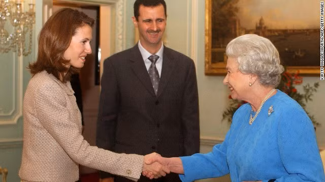 Vợ chồng tổng thống Assad tại cung điện Buckingham và gặp gỡ nữ hoàng Elizabeth, tháng 12/2002