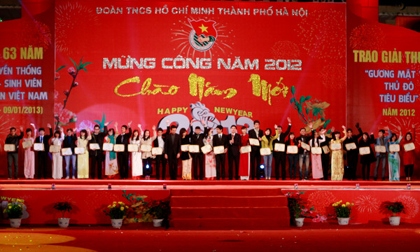 Hoạt động năng nổ và có nhiều thành tích học tập và công tác Đoàn, Hội 67 sinh viên vinh dự nhận danh hiệu 