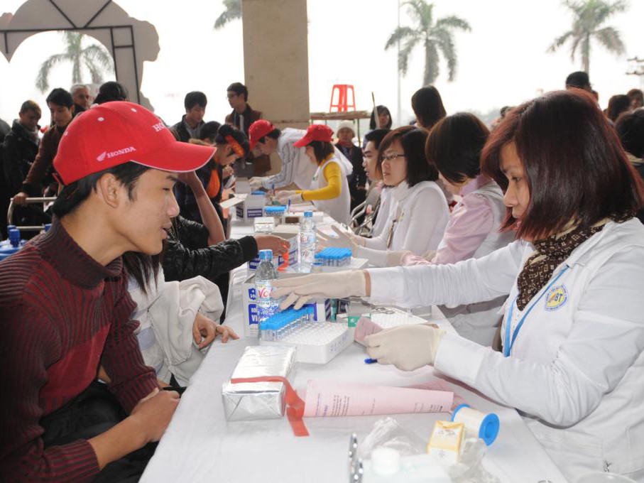 Háo hức đăng ký hiến máu