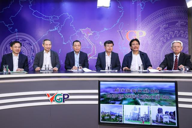 Các khách mời tham dự tọa đàm về các dự án yếu kém ngành Công thương