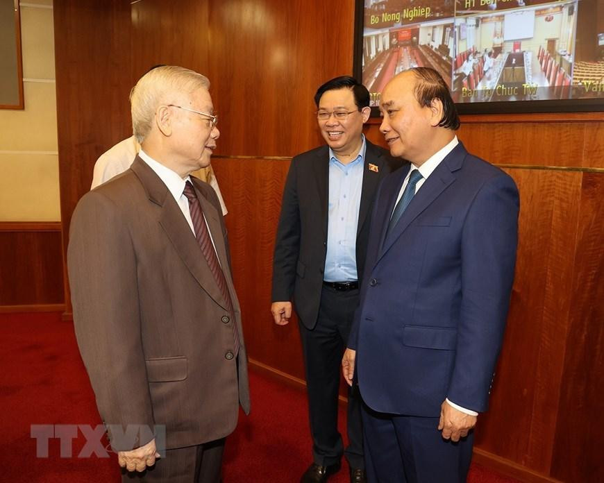 Tổng Bí thư Nguyễn Phú Trọng, Chủ tịch nước Nguyễn Xuân Phúc và Chủ tịch Quốc hội Vương Đình Huệ tại hội nghị (ảnh TTXVN)