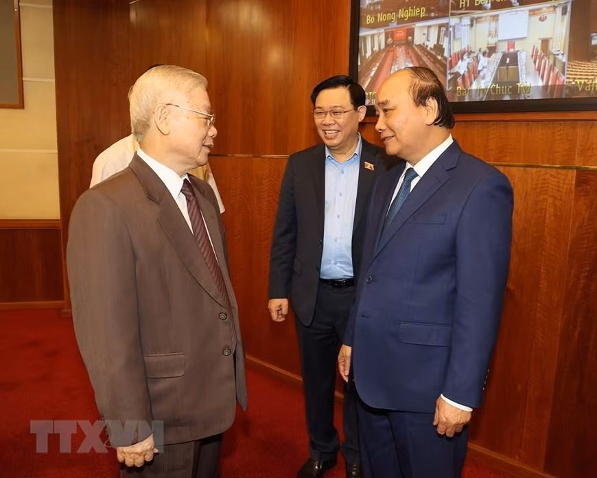 Tổng Bí thư Nguyễn Phú Trọng, Chủ tịch nước Nguyễn Xuân Phúc và Chủ tịch Quốc hội Vương Đình Huệ tại hội nghị (ảnh TTXVN) Tổng Bí thư Nguyễn Phú Trọng, Chủ tịch nước Nguyễn Xuân Phúc và Chủ tịch Quốc hội Vương Đình Huệ tại hội nghị (ảnh TTXVN)