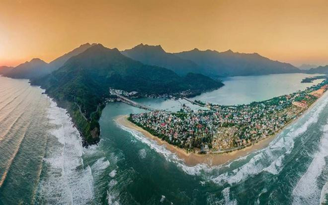 Vịnh nào ở nước ta được xếp top đẹp nhất thế giới?