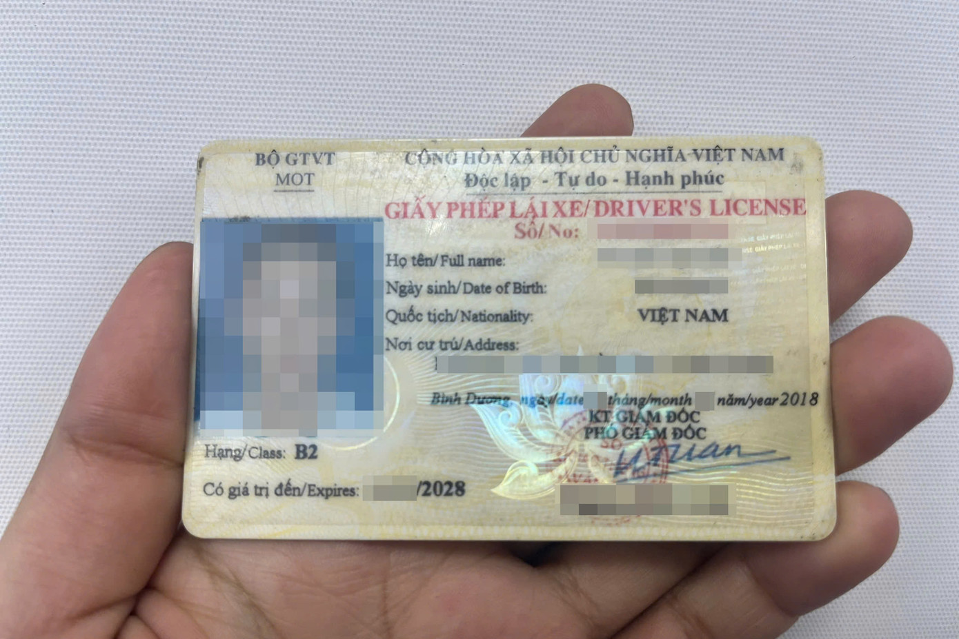 Những giấy phép lái xe đang sử dụng hiện nay, kể các giấy phép lái xe trước năm 1995 có giá trị không thời hạn thì đều sử dụng được sau ngày 1/1/2025. Ảnh: Nhàn Lê.