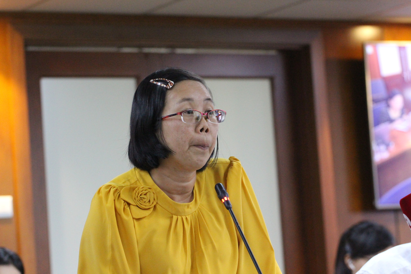 Bà Lý Thị Hồng Loan - Phó Chánh Thanh tra Sở Văn hóa - Thể thao TPHCM trả lời báo chí chiều 25/1. Ảnh: Thành Nhân.