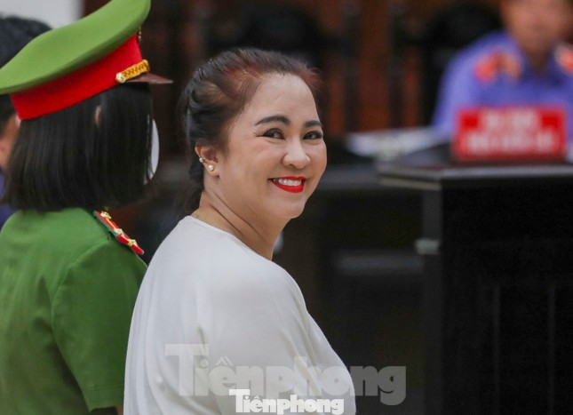 Bà Nguyễn Phương Hằng thời điểm xét xử tại phiên tòa. Ảnh: Duy Anh Bà Nguyễn Phương Hằng thời điểm xét xử tại phiên tòa. Ảnh: Duy Anh