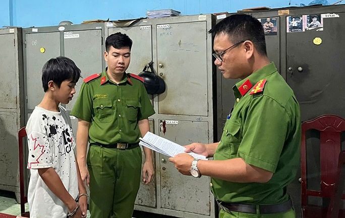 Đối tượng Nguyễn Ngọc Quyền tại cơ quan công an. Đối tượng Nguyễn Ngọc Quyền tại cơ quan công an.