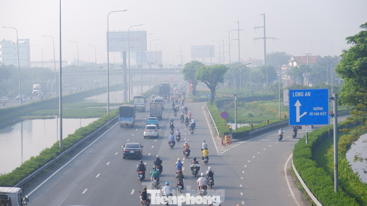 Không khí lạnh bắt đầu tăng cường ở Nam bộ. Ảnh: Hữu Huy