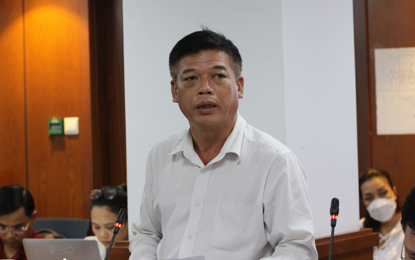 Ông Phạm Công Đô, đại diện Trung tâm Quản lý hạ tầng kỹ thuật, Sở Xây dựng thông tin tại buổi họp báo. Ảnh: Nhàn Lê Ông Phạm Công Đô, đại diện Trung tâm Quản lý hạ tầng kỹ thuật, Sở Xây dựng thông tin tại buổi họp báo. Ảnh: Nhàn Lê