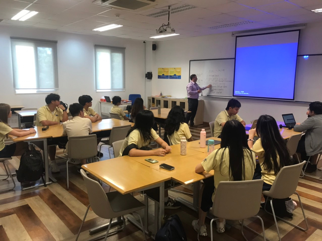 Học sinh Trường Quốc tế Mỹ Việt Nam (AISVN) trong ngày quay trở lại trường.