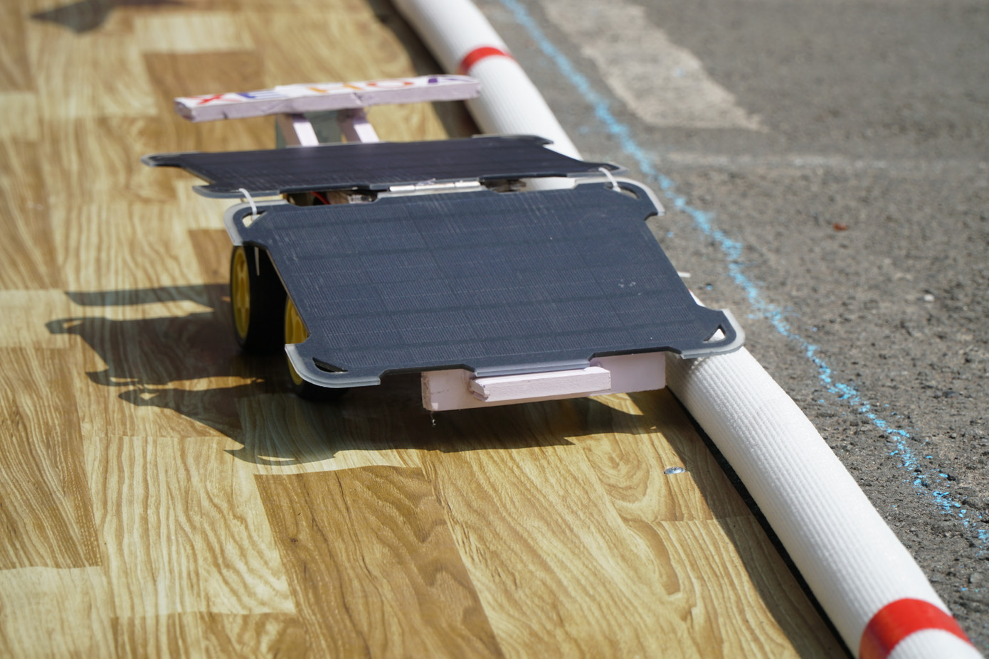 Xe đua năng lượng mặt trời do sinh viên chế tạo. Ảnh: Nhàn Lê