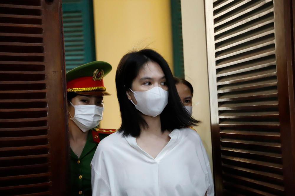 Ngọc Trinh tại toà