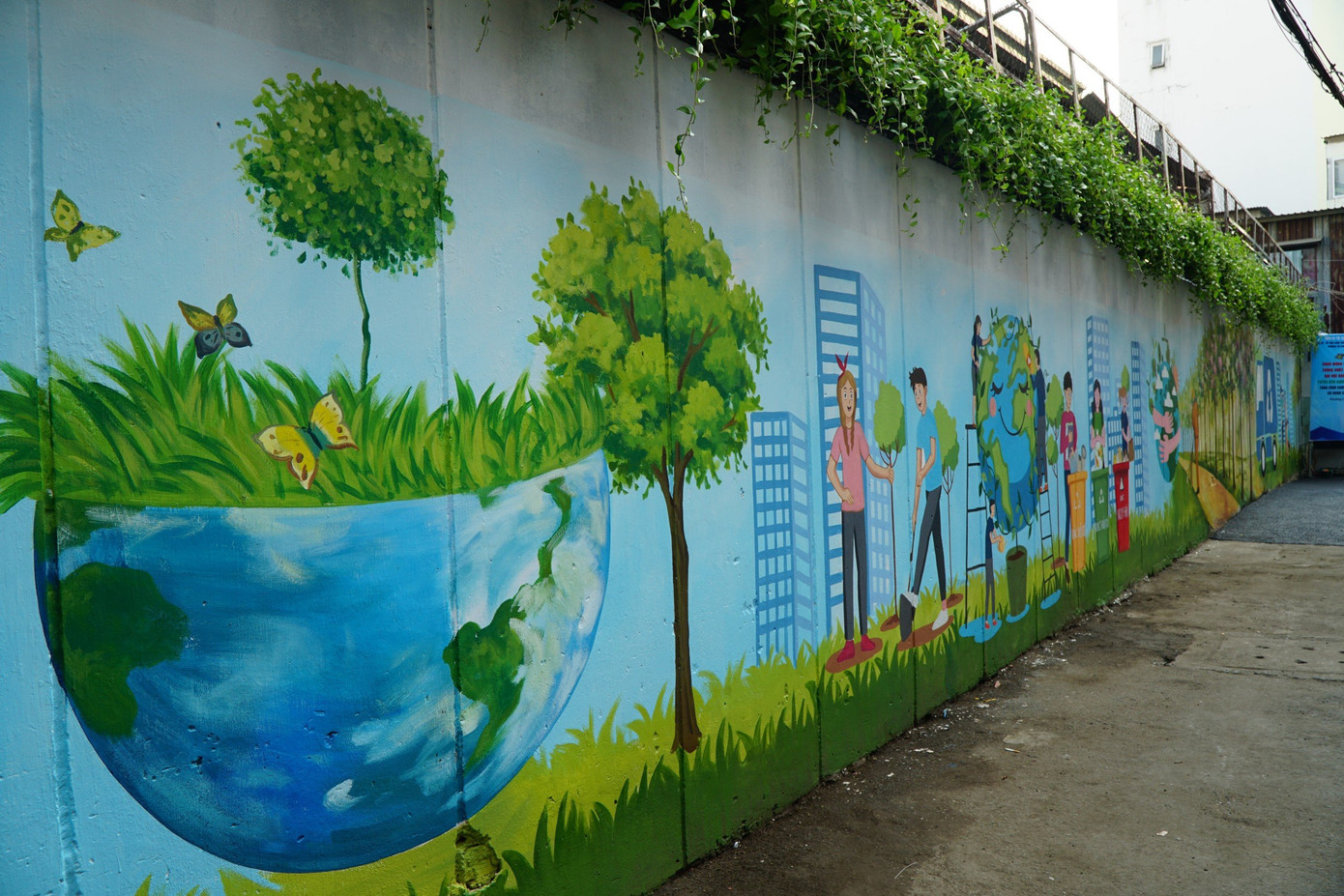 Hẻm 42 Trần Đình Xu được khoác áo mới khang trang. Ảnh: Nhàn Lê Hẻm 42 Trần Đình Xu được khoác áo mới khang trang. Ảnh: Nhàn Lê