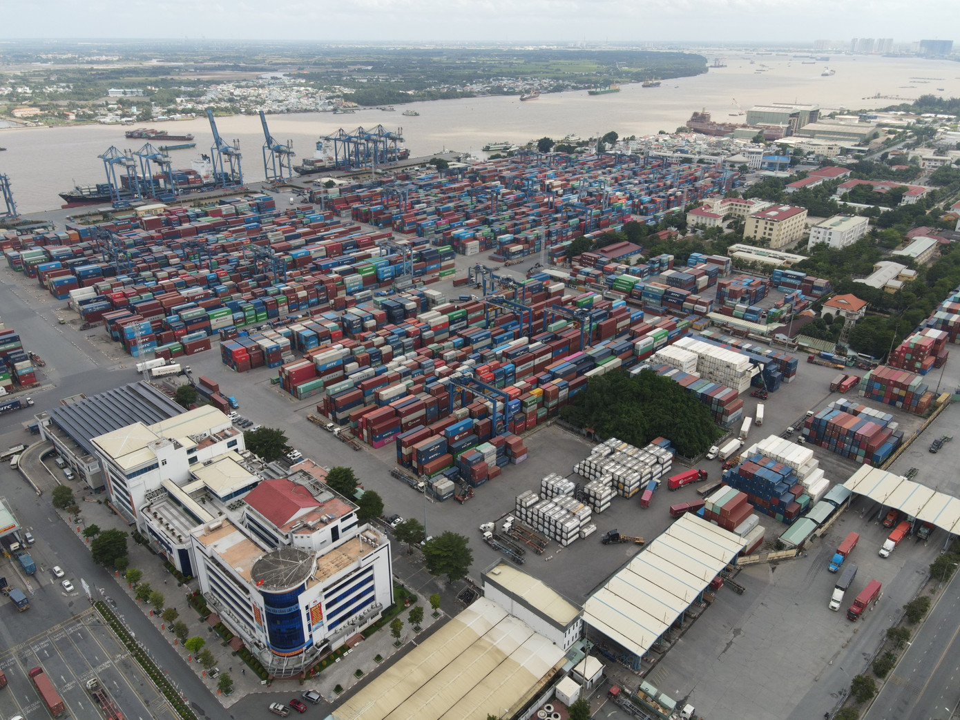 Một góc cảng Cát Lái (TPHCM). Ảnh: Phạm Nguyễn