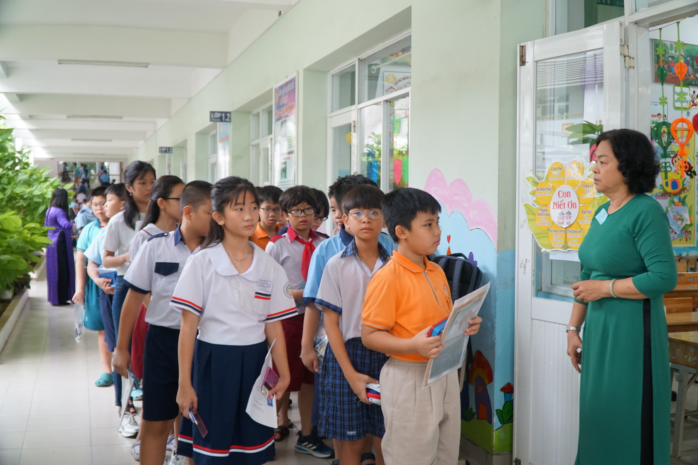 Thí sinh thi vào lớp 6 trường tại TP Thủ Đức. Ảnh: Nhàn Lê