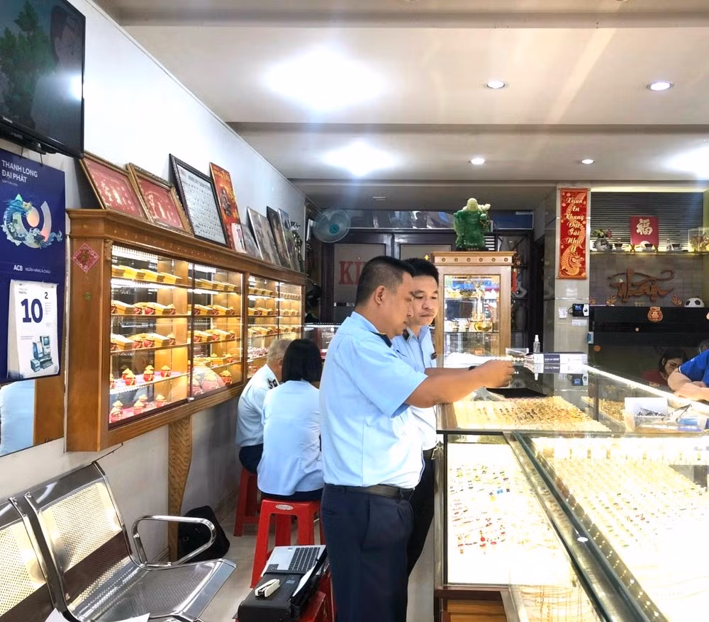 Cục Quản lý thị trường tỉnh Bà Rịa - Vũng Tàu đã tiến hành xác minh làm rõ và ban hành quyết định xử phạt đối với 31 doanh nghiệp kinh doanh vàng. Cục Quản lý thị trường tỉnh Bà Rịa - Vũng Tàu đã tiến hành xác minh làm rõ và ban hành quyết định xử phạt đối với 31 doanh nghiệp kinh doanh vàng.