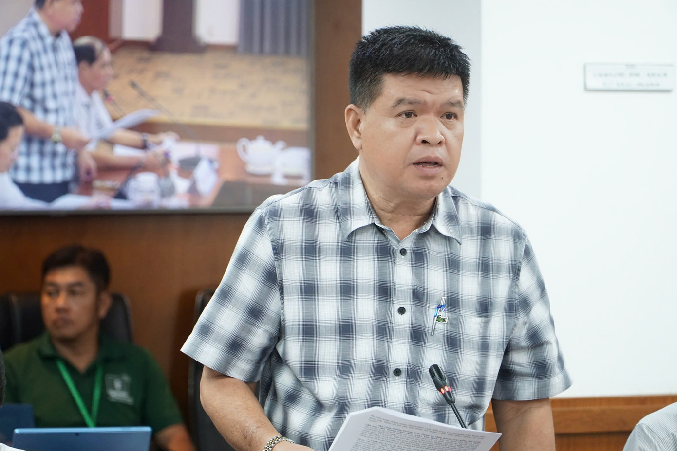 Phó Giám đốc Sở Giao thông vận tải TPHCM Bùi Hòa An trả lời báo chí chiều 28/11. Ảnh: Anh Nhàn.