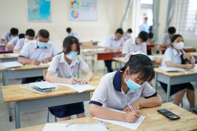 Thí sinh tham dự kỳ thi tuyển sinh lớp 10 năm 2022 tại TPHCM. Ảnh: Phạm Nguyễn Thí sinh tham dự kỳ thi tuyển sinh lớp 10 năm 2022 tại TPHCM. Ảnh: Phạm Nguyễn